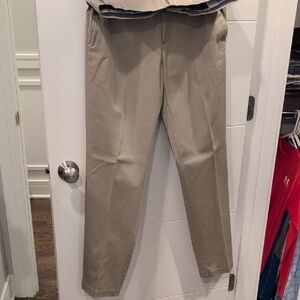 Haggar Classic Fit Beige Trousers